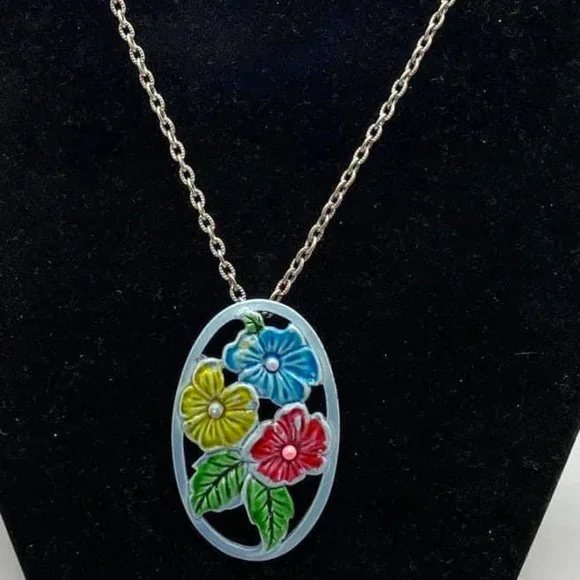 Vintage enameled metal floral pendant brooch silver tone chain necklace. - Picture 1 of 4